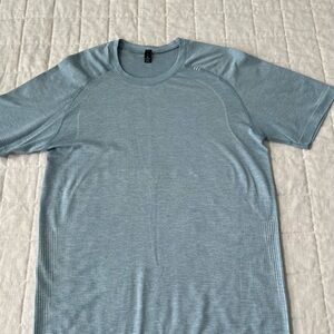 Lululemon; Metal Vent Tech 2.0, size Small, shade; Silver blue.